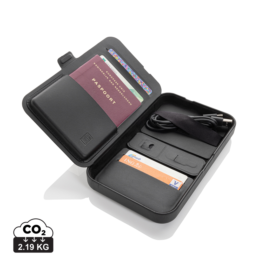 [KX090637] Étui de voyage avec chargeur 3 en 1 en PU RCS Swiss Peak